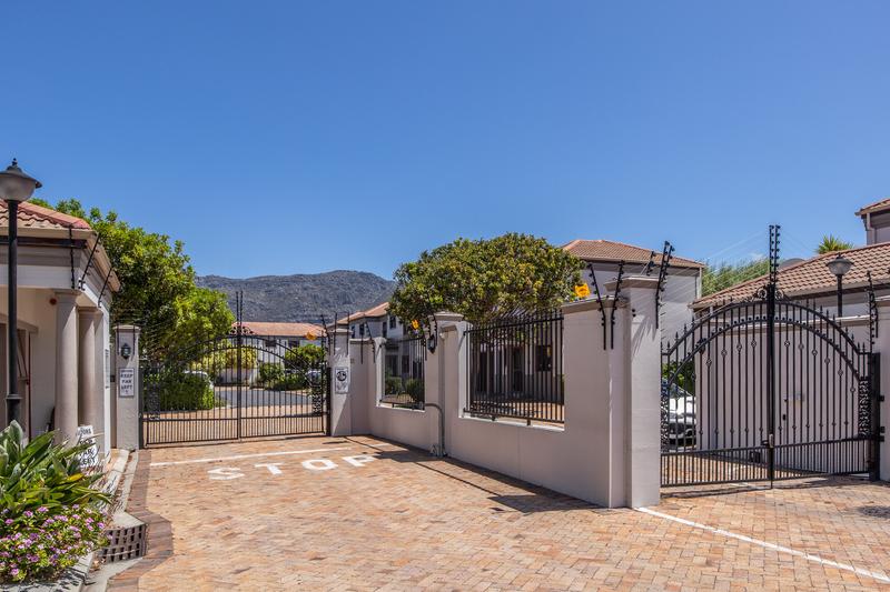 3 Bedroom Property for Sale in Kirstenhof Western Cape